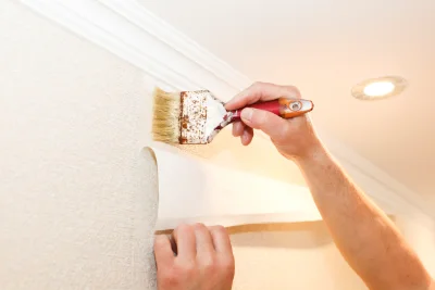 Pose de papier peint à Connaux — revêtements muraux et toiles de verre